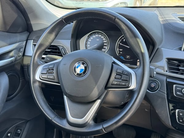 Photo de la voiture BMW X1 F48 LCI xDrive 25e 220 ch BVA6 xLine