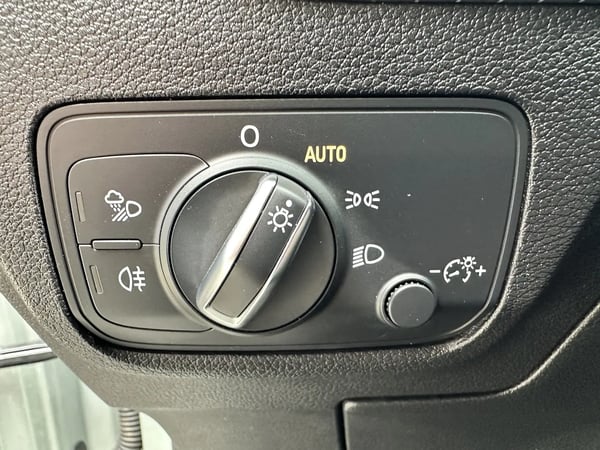 Photo de la voiture AUDI Q2 30 TDI 116 S tronic 7 Advanced + S LINE