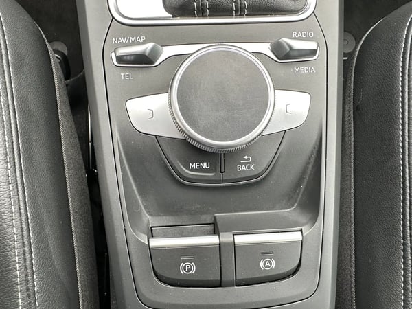 Photo de la voiture AUDI Q2 30 TDI 116 S tronic 7 Advanced + S LINE