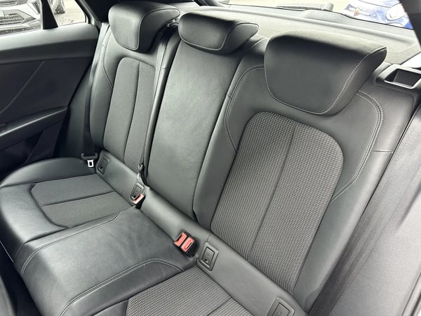 Photo de la voiture AUDI Q2 30 TDI 116 S tronic 7 Advanced + S LINE