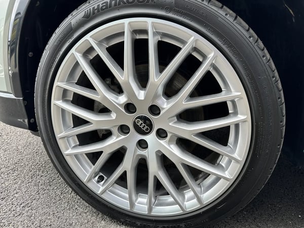 Photo de la voiture AUDI Q2 30 TDI 116 S tronic 7 Advanced + S LINE