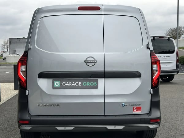 Photo de la voiture NISSAN TOWNSTAR FOURGON ELECTRIQUE EV FOURGON L1 45KWH CHARGEUR 22KW ACENTA