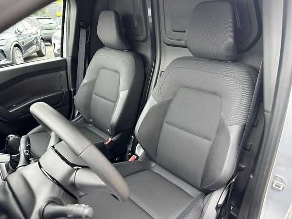 Photo de la voiture NISSAN TOWNSTAR FOURGON ELECTRIQUE EV FOURGON L1 45KWH CHARGEUR 22KW ACENTA