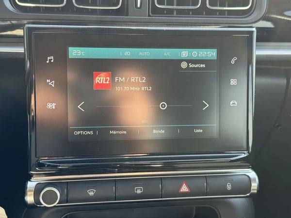 Photo de la voiture CITROEN C3 PureTech 110 S&S Shine