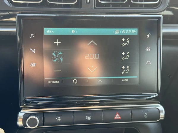 Photo de la voiture CITROEN C3 PureTech 110 S&S Shine