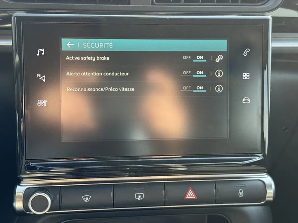 Photo de la voiture CITROEN C3 PureTech 110 S&S Shine