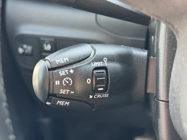 Photo de la voiture CITROEN C3 PureTech 110 S&S Shine