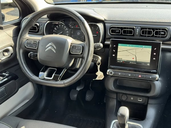Photo de la voiture CITROEN C3 PureTech 110 S&S Shine