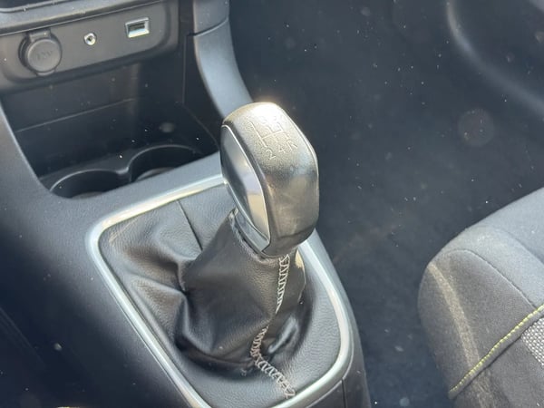 Photo de la voiture CITROEN C3 PureTech 110 S&S Shine