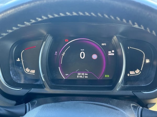 Photo de la voiture RENAULT SCENIC IV TCe 130 Energy Zen