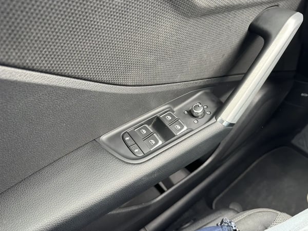 Photo de la voiture AUDI Q2 30 TFSI 110 BVM6 Advanced + S-Line Ext