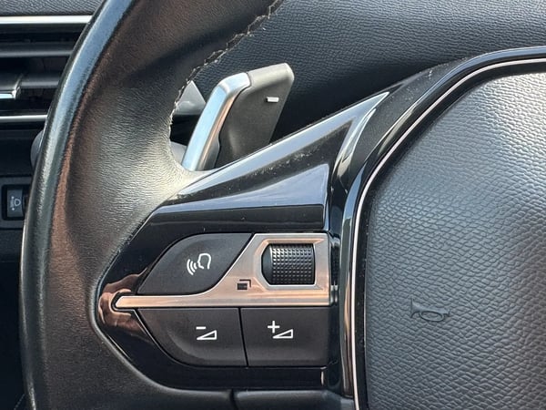 Photo de la voiture PEUGEOT 5008 BlueHDi 130ch S&S EAT8 Allure