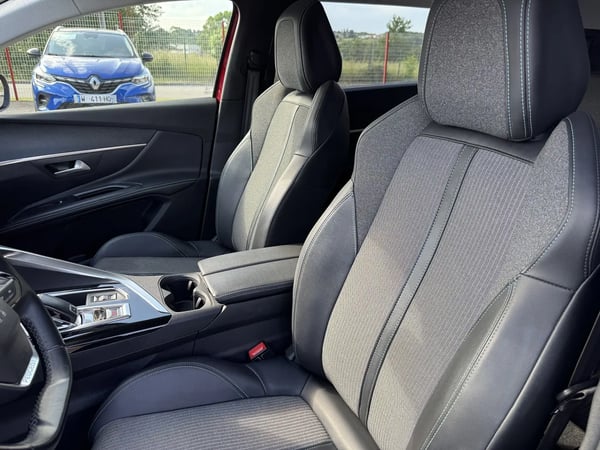 Photo de la voiture PEUGEOT 5008 BlueHDi 130ch S&S EAT8 Allure