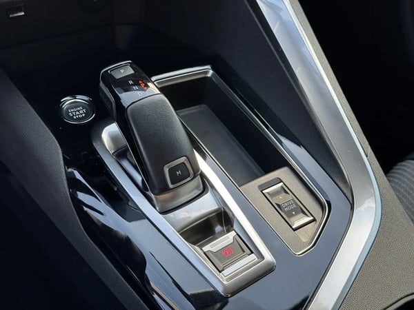 Photo de la voiture PEUGEOT 5008 BlueHDi 130ch S&S EAT8 Allure