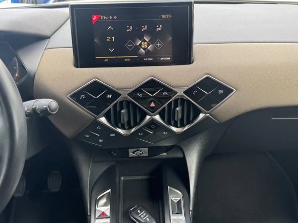 Photo de la voiture DS DS3 CROSSBACK BlueHDi 100 BVM6 So Chic