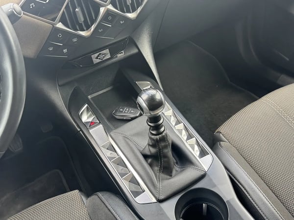 Photo de la voiture DS DS3 CROSSBACK BlueHDi 100 BVM6 So Chic