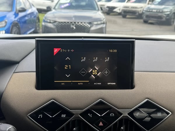 Photo de la voiture DS DS3 CROSSBACK BlueHDi 100 BVM6 So Chic