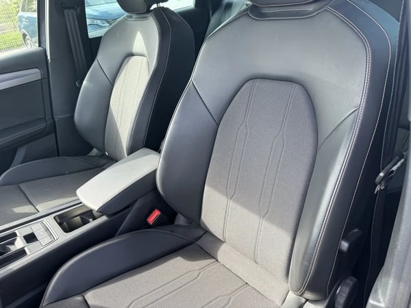 Photo de la voiture CUPRA LEON SPORTSTOURER 1.5 eTSI 150 ch DSG7 V