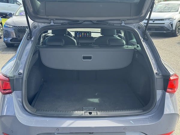 Photo de la voiture CUPRA LEON SPORTSTOURER 1.5 eTSI 150 ch DSG7 V