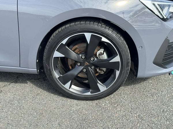 Photo de la voiture CUPRA LEON SPORTSTOURER 1.5 eTSI 150 ch DSG7 V