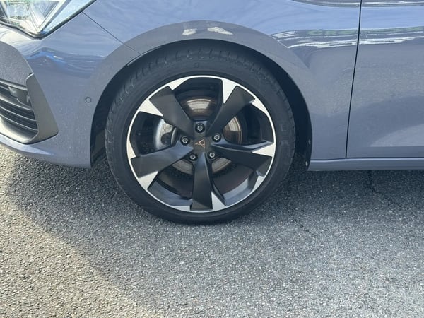 Photo de la voiture CUPRA LEON SPORTSTOURER 1.5 eTSI 150 ch DSG7 V
