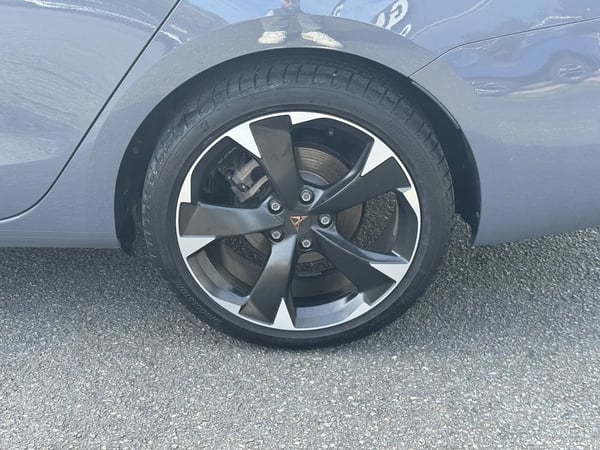 Photo de la voiture CUPRA LEON SPORTSTOURER 1.5 eTSI 150 ch DSG7 V