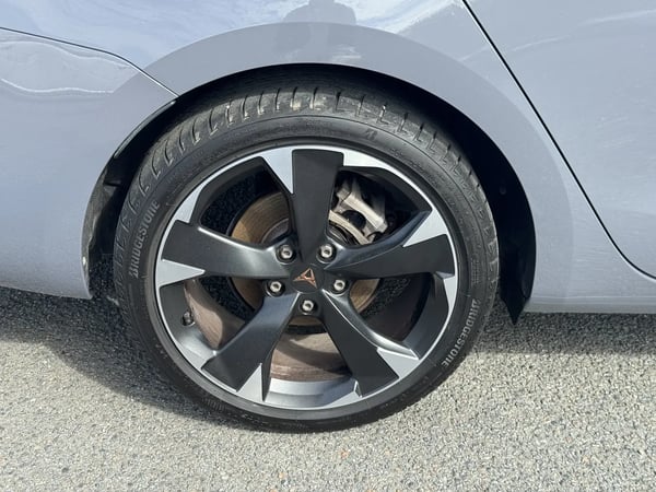 Photo de la voiture CUPRA LEON SPORTSTOURER 1.5 eTSI 150 ch DSG7 V