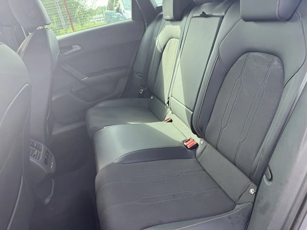 Photo de la voiture CUPRA LEON SPORTSTOURER 1.5 eTSI 150 ch DSG7 V