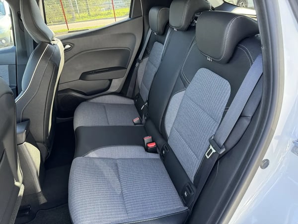 Photo de la voiture RENAULT CLIO V TCe 90 GSR2 Techno