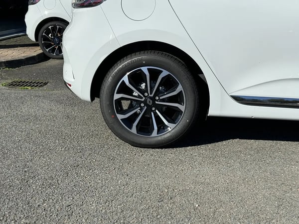 Photo de la voiture RENAULT CLIO V TCe 90 GSR2 Techno