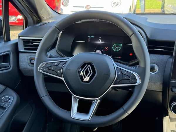 Photo de la voiture RENAULT CLIO V TCe 90 GSR2 Techno
