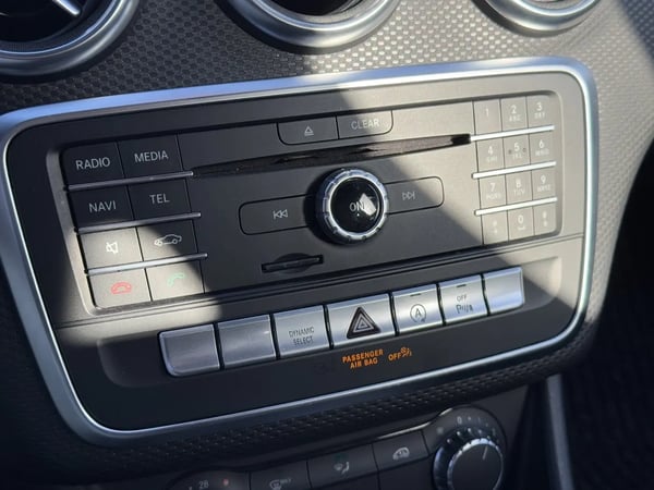Photo de la voiture MERCEDES CLASSE A 180 d 7G-DCT Inspiration