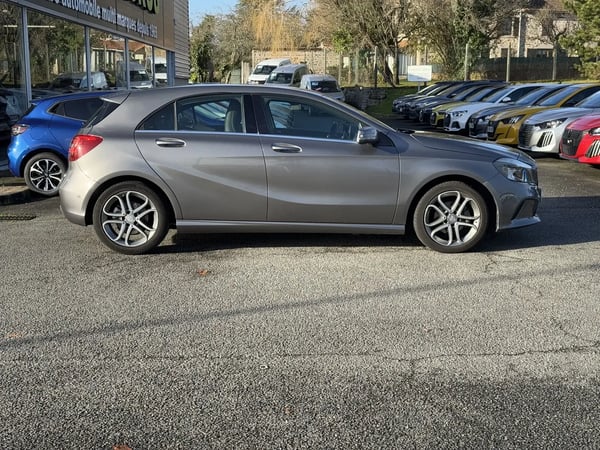 Photo de la voiture MERCEDES CLASSE A 180 d 7G-DCT Inspiration