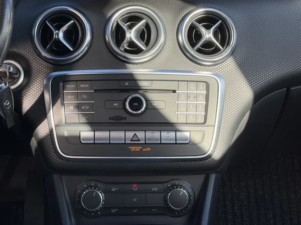 Photo de la voiture MERCEDES CLASSE A 180 d 7G-DCT Inspiration