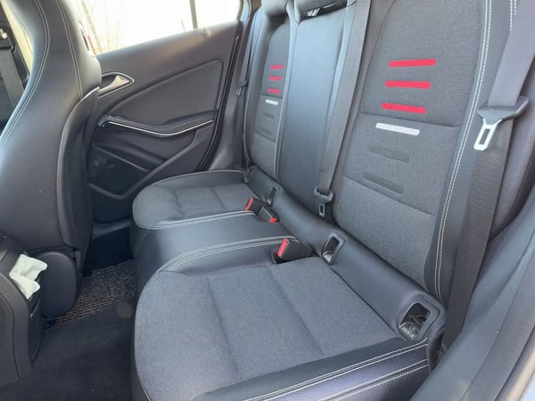 Photo de la voiture MERCEDES CLASSE A 180 d 7G-DCT Inspiration