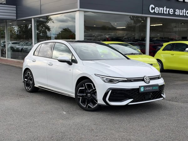 Photo de présentation de la voiture VOLKSWAGEN GOLF 1.5 eTSI EVO2 150 DSG7 R-Line Edition