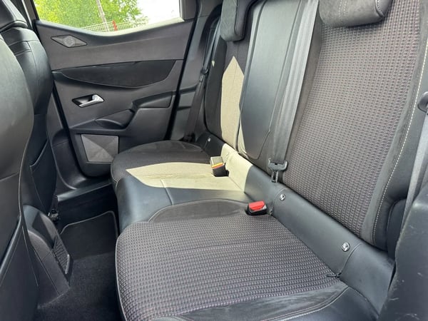 Photo de la voiture DS DS3 CROSSBACK BlueHDi 130 EAT8 Performance Line+