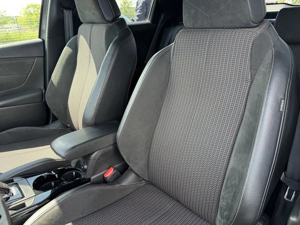 Photo de la voiture DS DS3 CROSSBACK BlueHDi 130 EAT8 Performance Line+