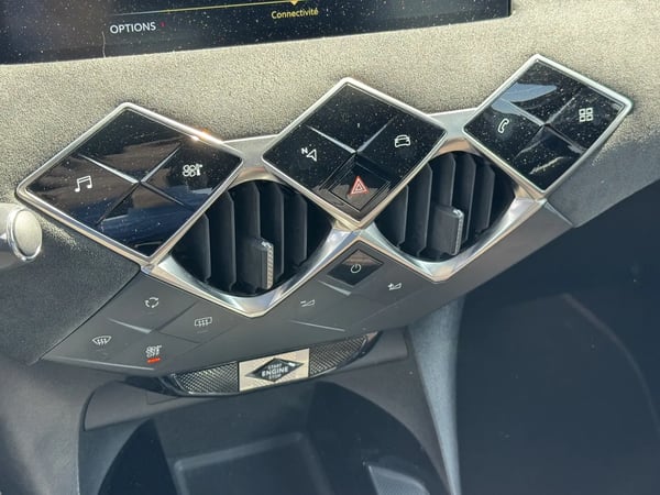Photo de la voiture DS DS3 CROSSBACK BlueHDi 130 EAT8 Performance Line+