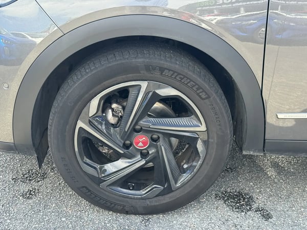 Photo de la voiture DS DS3 CROSSBACK BlueHDi 130 EAT8 Performance Line+