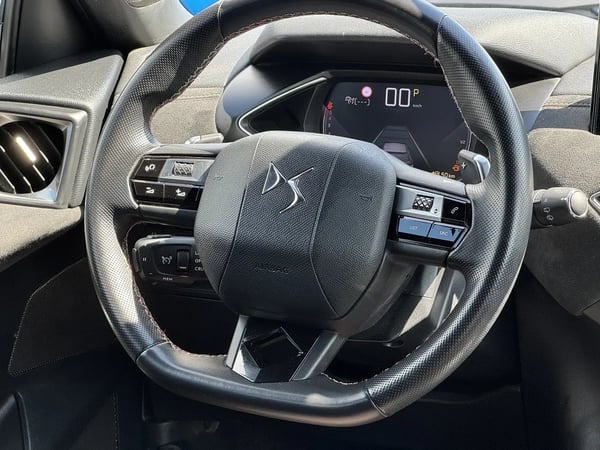 Photo de la voiture DS DS3 CROSSBACK BlueHDi 130 EAT8 Performance Line+