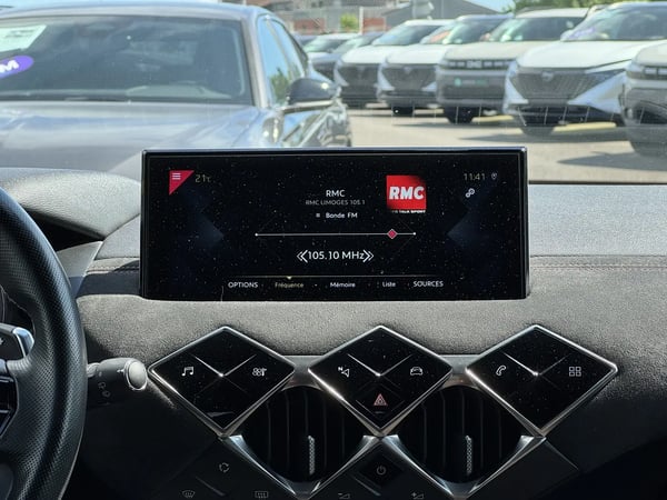 Photo de la voiture DS DS3 CROSSBACK BlueHDi 130 EAT8 Performance Line+