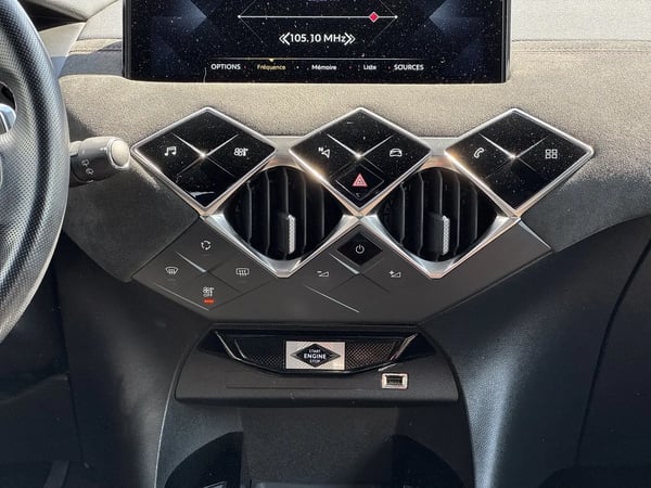 Photo de la voiture DS DS3 CROSSBACK BlueHDi 130 EAT8 Performance Line+