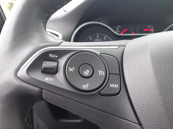 Photo de la voiture OPEL CROSSLAND 1.2 Turbo 130 ch BVM6 Elegance