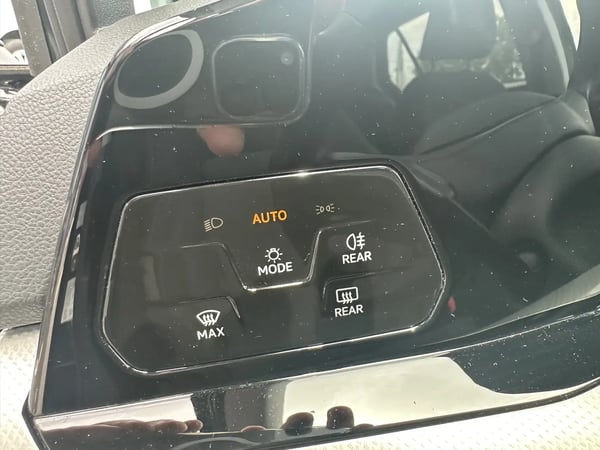 Photo de la voiture VOLKSWAGEN GOLF 1.5 TSI 150  BVM6 Active - 5P