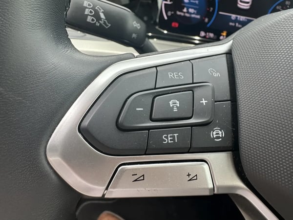 Photo de la voiture VOLKSWAGEN GOLF 1.5 TSI 150  BVM6 Active - 5P