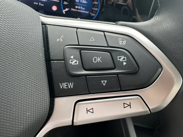 Photo de la voiture VOLKSWAGEN GOLF 1.5 TSI 150  BVM6 Active - 5P