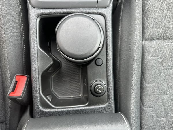 Photo de la voiture VOLKSWAGEN GOLF 1.5 TSI 150  BVM6 Active - 5P