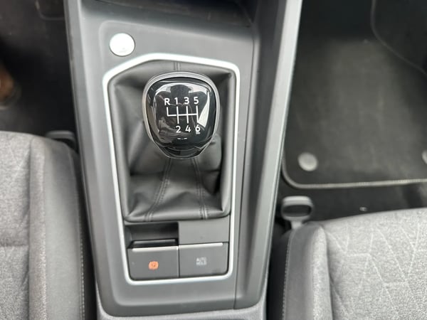 Photo de la voiture VOLKSWAGEN GOLF 1.5 TSI 150  BVM6 Active - 5P