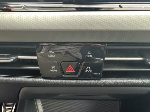 Photo de la voiture VOLKSWAGEN GOLF 1.5 TSI 150  BVM6 Active - 5P